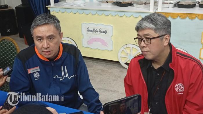 Tay Lim Pin dan Daniel Tan dari Science Centre Singapore