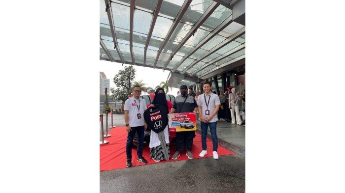 Apresiasi Pelanggan Setia di Batam, Telkomsel Serahkan Hadiah Mobil Program Undi Undi Hepi