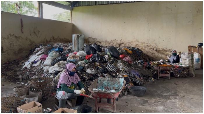 Tumpukan sampah yang hendak dipilah untuk dijadikan maggot di Desa Cepogo, Kabupaten Boyolali, Jawa Tengah.