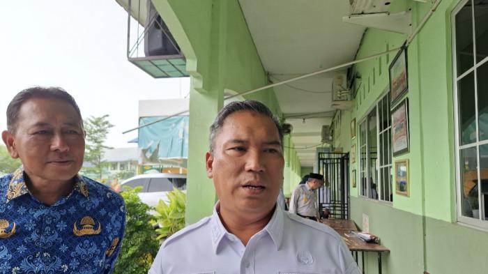 Wakil Gubernur Kepri, Nyanyang Harris Pratamura saat kunjungan ke MAN 2 Batam, Senin (17/11/2025)