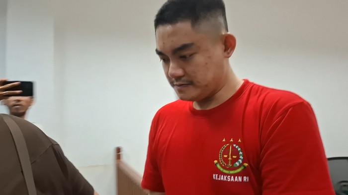 SIDANG PEMBUNUHAN DI PN BATAM - Wilson Lukman alias Koko (28), terdakwa perkara pembunuhan berencana terhadap Dwi Putri Apriliandini, sesudah menjalani sidang perdana di Pengadilan Negeri (PN) Batam, Selasa (28/4/2026). Jaksa mendakwanya dengan pembunuhan berencana.