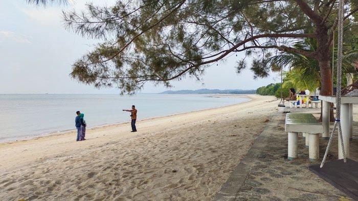 WISATA LINGGA - Wisata Pantai Marquez di Desa Lanjut Kecamatan Singkep Pesisir, Kabupaten Lingga, Provinsi Kepulauan Riau (Kepri).