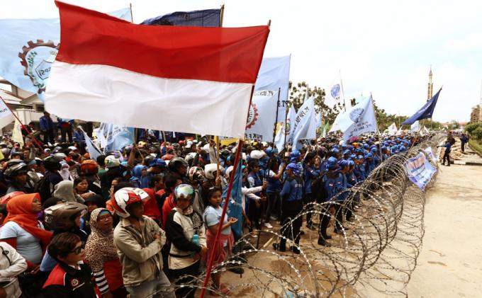 Omnibus Law Pangkas Hak Pekerja! UU Cipta Kerja Disahkan Tak Ada Lagi Libur 2 Hari dalam Sepekan