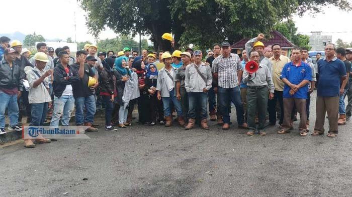 Cemas Aset Perusahaan Dikeluarkan Satu Persatu, Pekerja Gelar Aksi Damai di DPRD Karimun