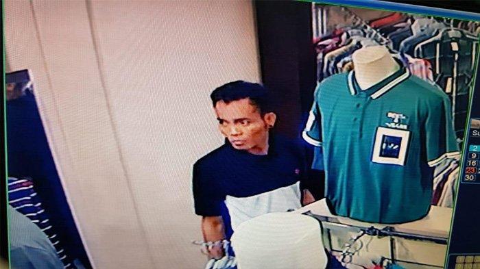 Aksi Pelaku Pencurian di Swalayan Indo Yani Terekam CCTV, Barang Bukti Ditemukan di Dalam Mobil
