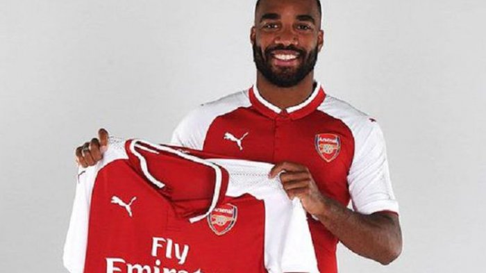 RESMI! Arsenal Rekrut Alexandre Lacazette dari Lyon. Nilai Transfernya Lebih Mahal dari Oezil