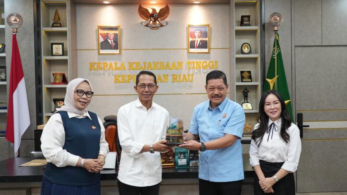 Silaturahmi Kepala dan Wakil Kepala BP Batam Bersama Kajati Kepri