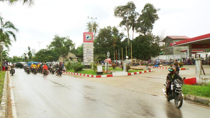 Antrean Panjang di SPBU, Pertamina Sebut Tidak Langka, Hanya Keterlambatan Pendistribusian