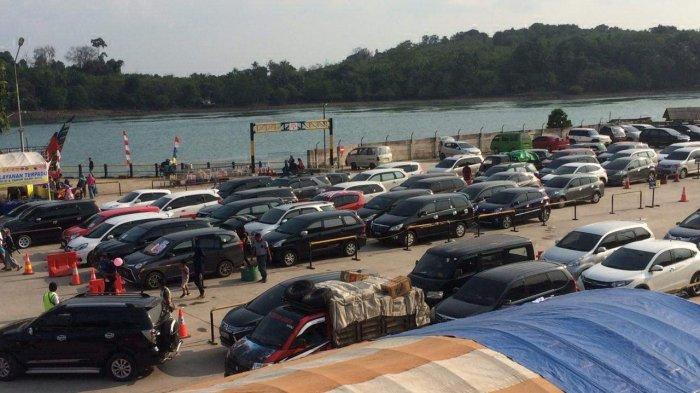 Penumpang Roro Tujuan Tanjung Uban Membludak, ASDP Tambah Trip Pelayaran dan Perbanyak Loket