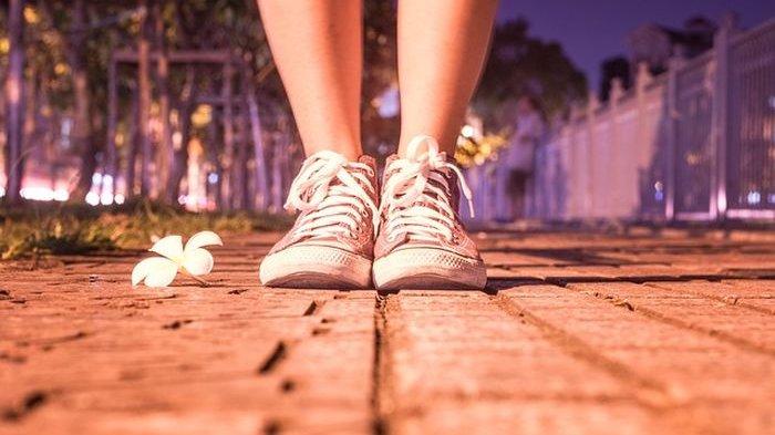 Arti Mimpi Membeli Sepatu Identik dengan Pertanda Baik, Konon Kondisi Ekonomimu Membaik