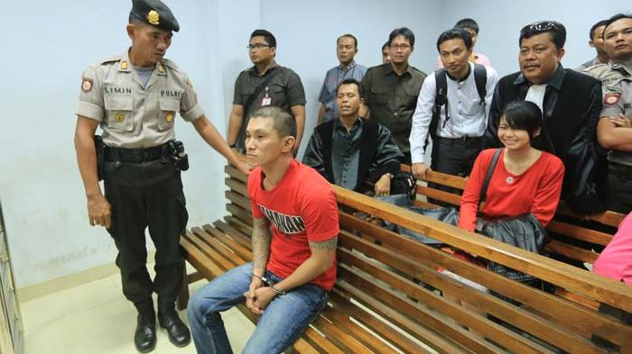 Keluarga Bogem Asen, Sidang Dewi Menyita Pengunjung Pengadilan