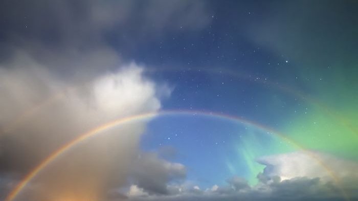 MENAKJUBKAN Keindahan Aurora Borealis Langka, Ketika Pelangi Malam Kembar Bertemu Cahaya Langit