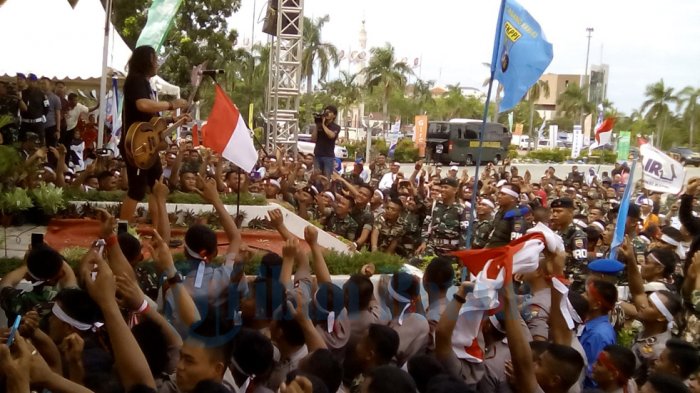 Indonesia! Merah Darahku! Band Boomerang Ikut Meriahkan Acara Nusantara Bersatu di Engku Putri