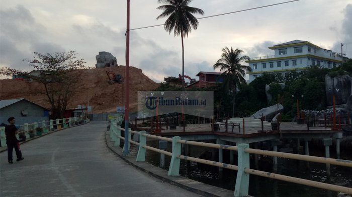 Akses Jalan Sulit, Warga Kesulitan Masuk ke Lokasi Spot Wisata Depan Batu Tompak Tige