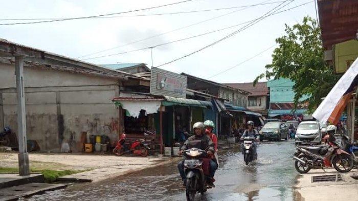 Sudah 3 Hari Banjir Rob Rendam Rumah dan Toko di Tanjung Uban Bintan