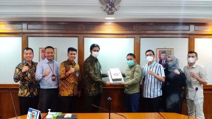 Bank Indonesia Kepri Rayakan Ulang Tahun ke-69, Tribun Batam Beri Kue Ulang Tahun
