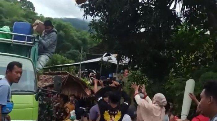 VIRAL Logistik Bantuan Dijarah 'Secukupnya, Ini Orang-orang, Aduh', Mensos Risma: Mereka Kelaparan