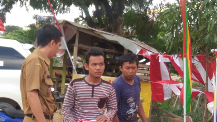 Hebat! Demi Agustusan, Jauh-jauh Dari Bogor Jualan Kain Merah Putih. Bambu Dari Karimun!