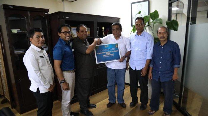 Aksi Peduli, BP Batam Serahkan Bantuan Rp 62 Juta untuk Korban Longsor Serasan Natuna