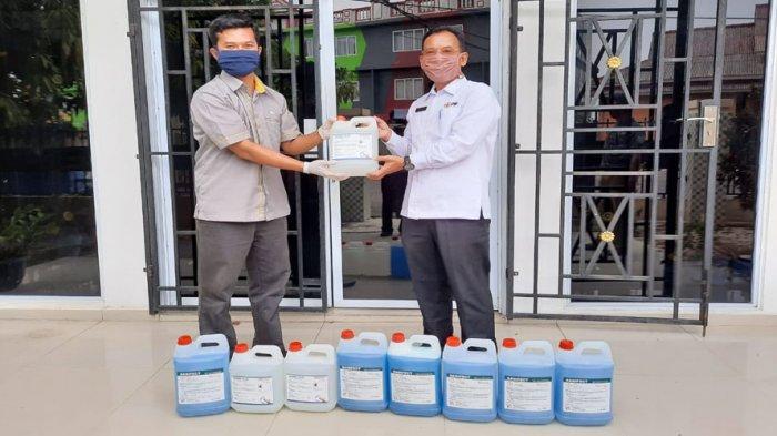 Cegah Penyebaran Covid-19, BPJAMSOSTEK Tanjung Balai Karimun Serahkan Disinfektan dan Hand Sanitizer