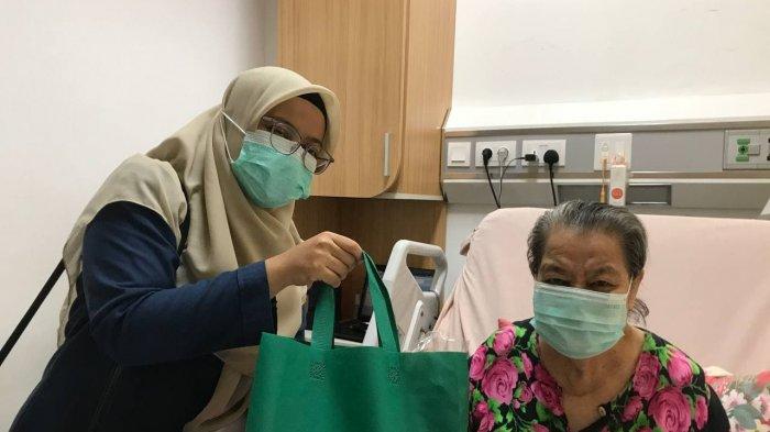 Semarakkan HUT, BPJS Kesehatan Batam Bagi Bingkisan ke Peserta JKN-KIS dan Nakes Kena Covid-19