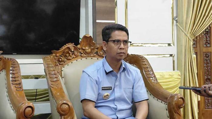 BERI PENJELASAN - Bupati Karimun Ing Iskandarsyah beri penjelasan soal pengadaan mobil dinas baru Pemkab Karimun di 2026 pada Sabtu (9/5/2026)