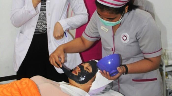 Facial Berbahan Arang Hitam Diklaim Dapat Mengangkat Racun dari Wajah