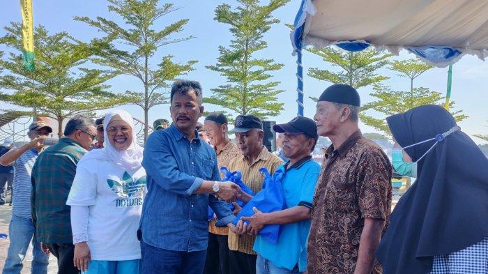 Kepala BP Batam Distribusikan 4.340 Paket Sembako Murah ke Warga Belakang Padang