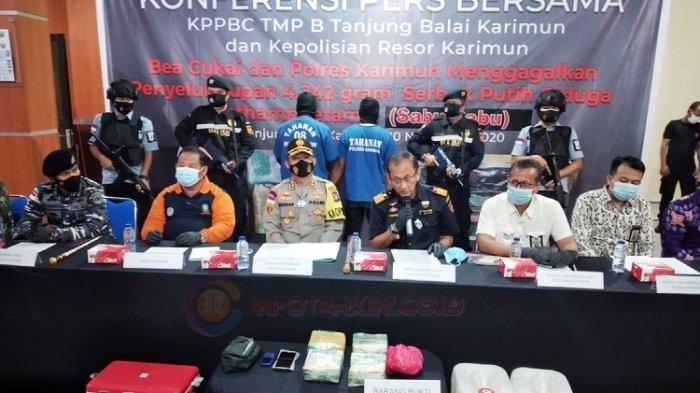 Bea Cukai & Polres Karimun Tangkap Dua Pria, Sabu-sabu 4.242 Gram Nyaris Beredar di Bumi Berazam