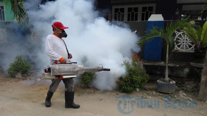 Tiga Warga Terkena Demam Berdarah. Puskemas Tebing Lakukan Fogging