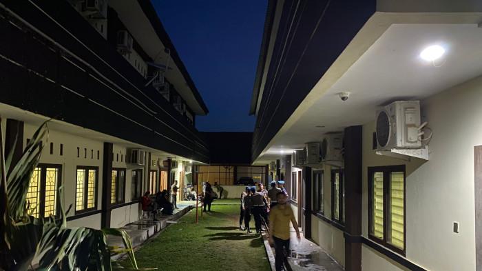 SIDANG OKNUM POLISI DI BATAM - Lokasi gedung sidang kode etik empat oknum polisi di Batam penganiaya Bripda Natanael Simanungkalit (20) hingga tewas di Mapolda Kepri, Jumat, 17 April 2026 malam. Tiga oknum polisi di Batam keberatan dengan putusan sidang kode etik yang memutuskan memecat mereka tidak dengan hormat sebagai anggota Polri.