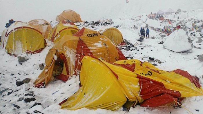 Gempa Nepal Tewaskan 18 Orang Pendaki Everest