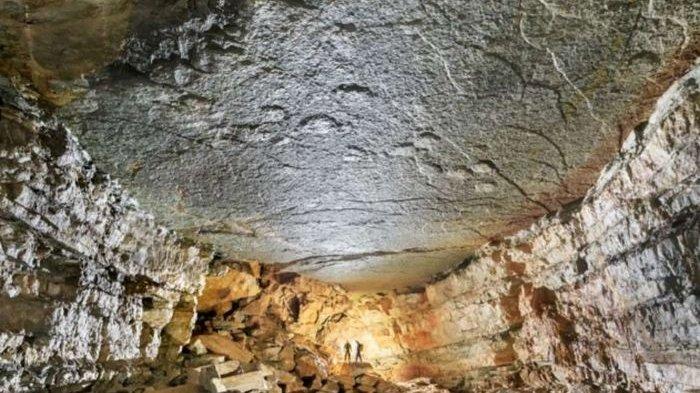 Peneliti Temukan Jejak Kaki Dinosaurus di Langit-langit Sebuah Gua di Perancis