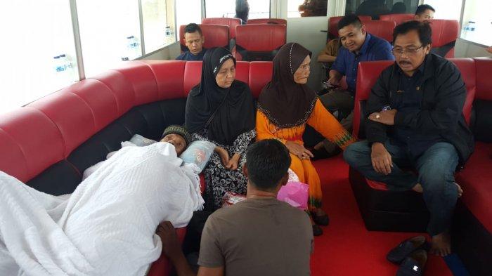 Gubernur Kepri Nurdin Basirun Antar Sendiri Pasien Tumor ke Batam Padahal Dia Mau Pergi ke Lingga