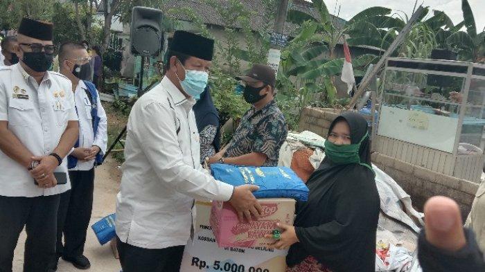 Gubernur Kepri Kunjungi Korban Angin Puting Beliung di Bengkong, Enggan Beri Bantuan Uang Tunai