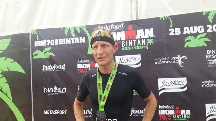 The Winner of Ironman 70.3 Bintan 2019, Jacob Wissum Kissed His Daughter In Finish Line