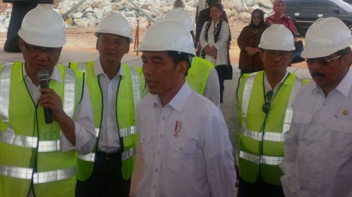 Hanya 30 Menit di Waduk Sei Gong, Jokowi Sempat Nge-Vlog Bareng Pekerja