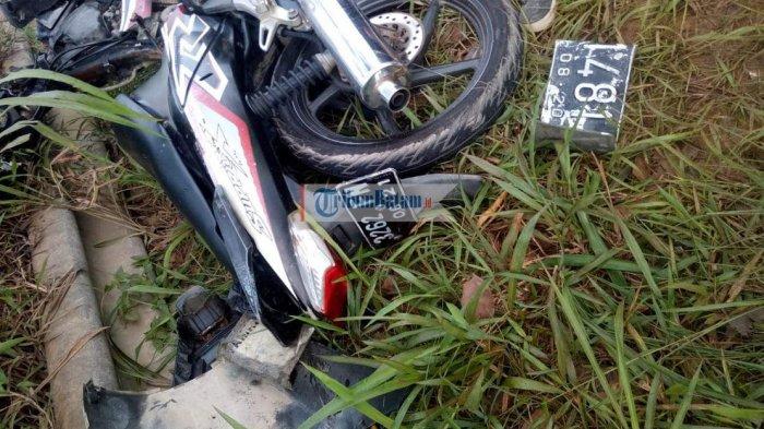 KECELAKAAN DI BATAM - Kecelakaan di Sei Temiang, Polisi Evakuasi Kendaraan dan Periksa Saksi