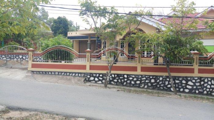 Mantan Kadis ESDM Kepri Jadi Tersangka, Tetangga : Orangnya Jarang Keluar Rumah