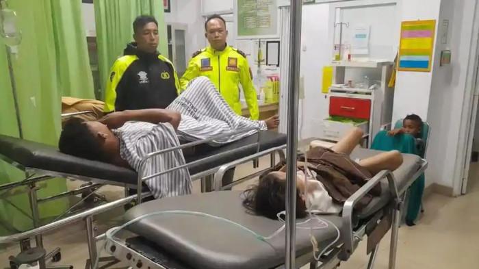 KORBAN LAKA - Satlantas Polres Majalengka sedang menengok korban kecelakaan pada Senin (23/3/2026).