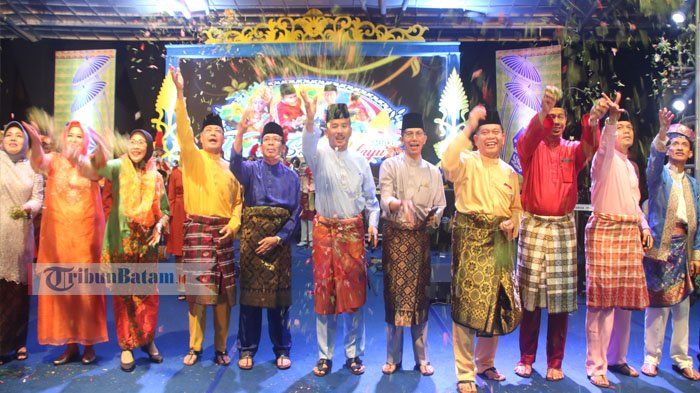 Walaupun Hujan, Masyarakat Batam Tetap Saksikan Kenduri Seni Melayu