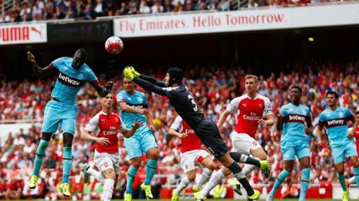 Laga Perdana, Cech Kebobolan Dua Gol