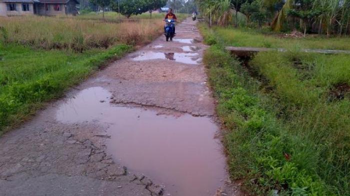Kondisi Jalan Rusak Jadi Perhatian Warga Meranti