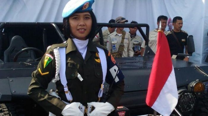 Ehem! Inilah Serda Bella Paramitha: Kowad Cantik, Pengemudi Jip Presiden Jokowi di HUT TNI