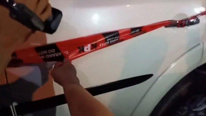 Beredar Isu Bupati Lampung Utara Kena OTT KPK, Satu Unit Mobil Disegel di Rumah Dinas Bupati
