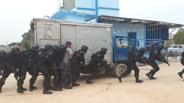 Menegangkan, Aksi Latihan Batalyon Infantri Raider Khusus 136 Tuah Sakti Batam Membebaskan Sandera