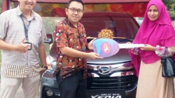 Warga Batam yang Cantik Ini Beruntung Dapat Hadiah Daihatsu Xenia