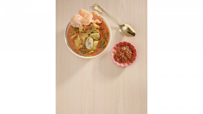 Lezatnya Lontong Disiram Kuah Kari. Coba Bikin Sendiri Yuk!