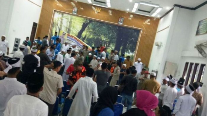 Polisi Pulangkan Belasan Waria yang Terjaring di Aceh. Kapolres: Jangan Lagi Panggil Mereka Banci