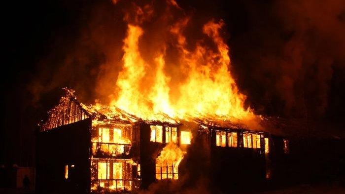 Arti Mimpi Melihat Rumah Terbakar Menurut Primbon, Benarkah Akan Ada Petaka?